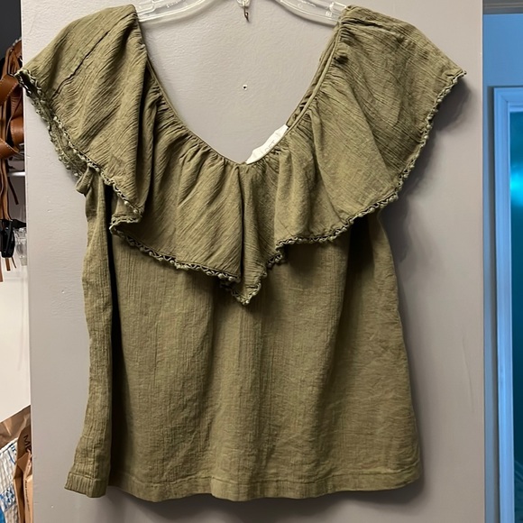 LOFT V neck ruffle Blouse 
Size XS
LOFT - Picture 2 of 9